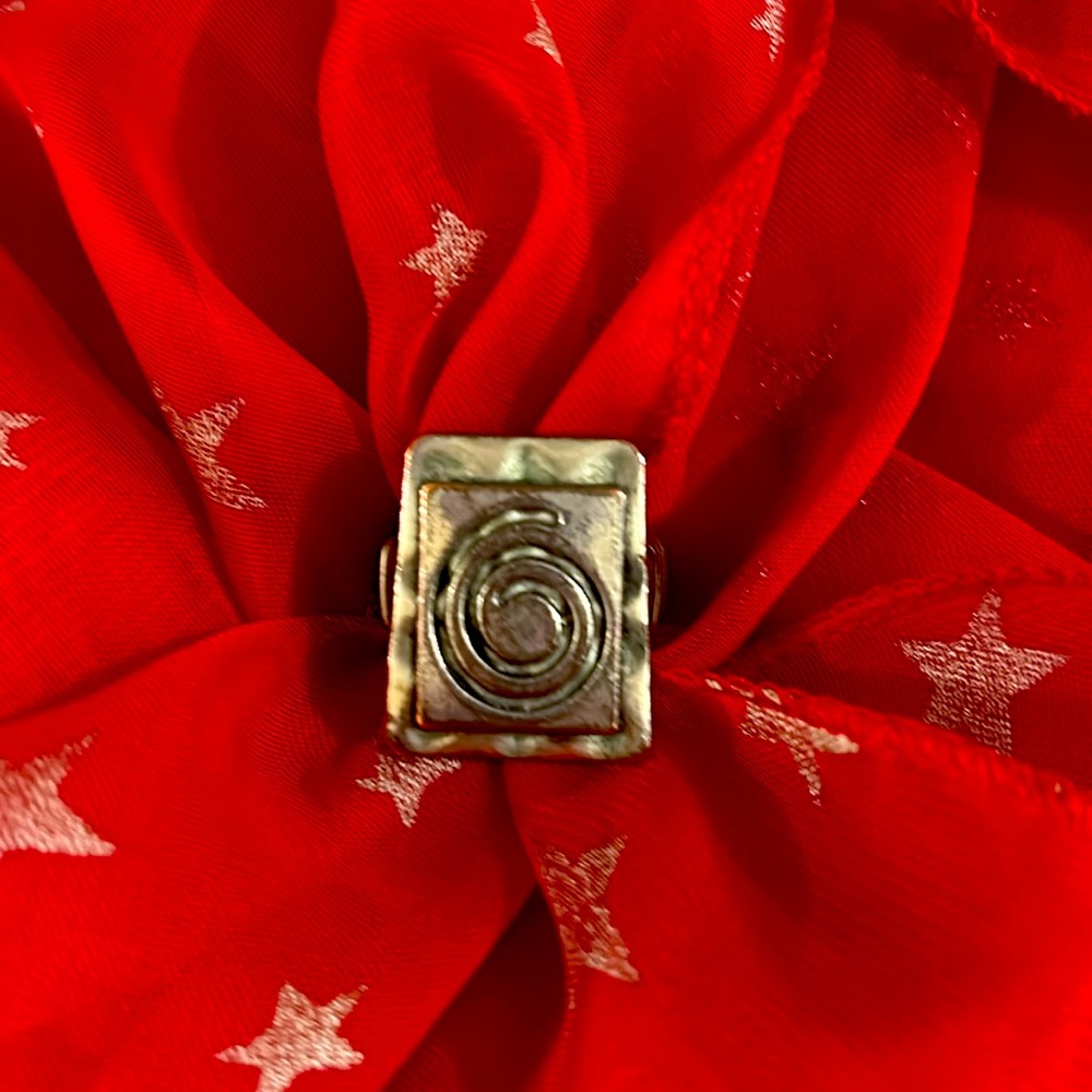 Handmade base metal ring with stretchable band